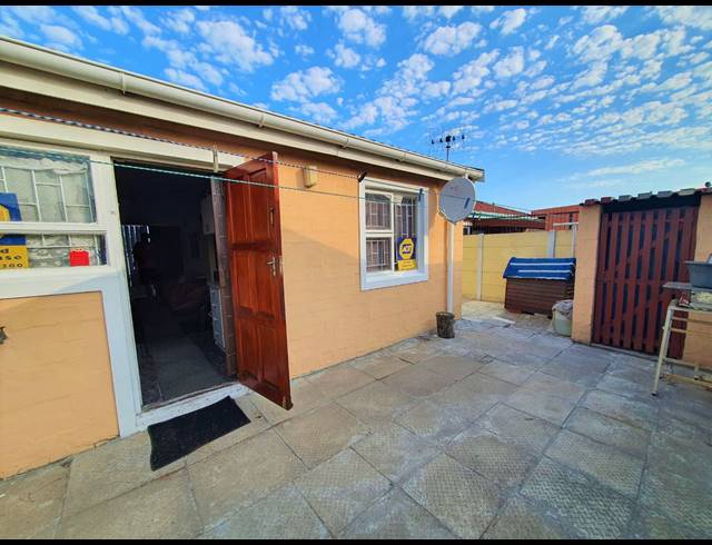 2 BEDROOM HOUSE FOR SALE IN RUYTERWACHT